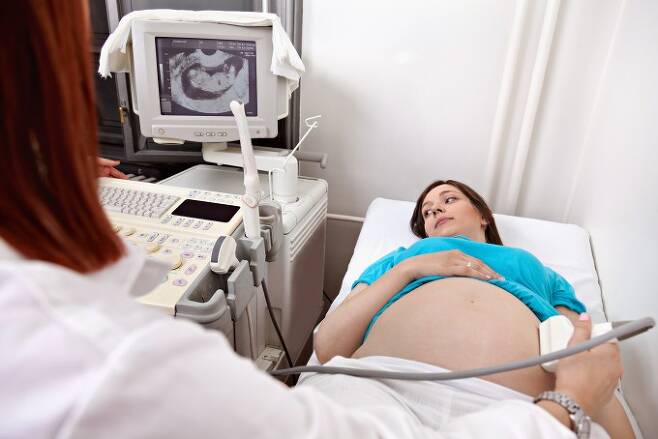 연거결과 임신성 고혈압을 경험한 여성이  그렇지 않은 연성보다 혈관성 치매의 발병 위험이 1.64배 높은 것으로 나타났다. 게티이미지뱅크 제공