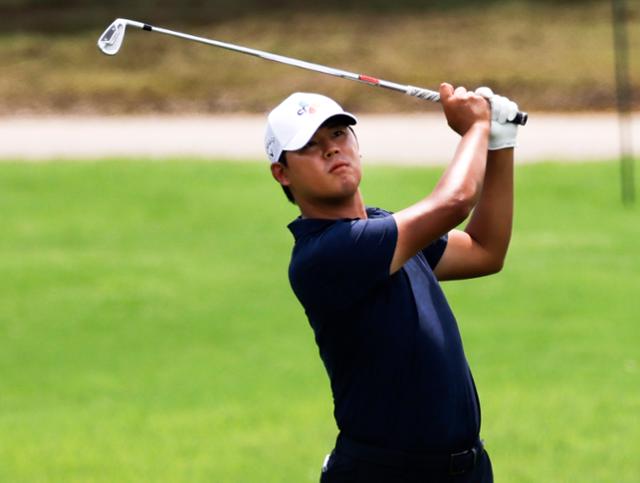 김시우가 12일 미국 테네시주 멤피스 근교 TPC 사우스 윈드에서 열린 PGA 투어 세인트주드 챔피언십 1라운드 8번 홀에서 세컨샷을 하고 있다. 멤피스=EPA 연합뉴스