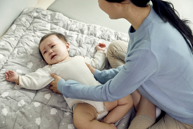 자기 전에 텔레비전을 시청하는 유아는 수면의 질이 낮다는 연구 결과가 나왔다./사진=클립아트코리아