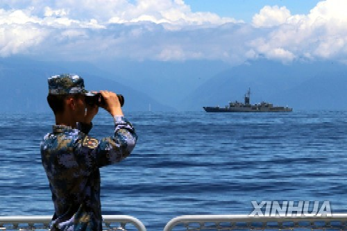 대만 해안선 근처까지 접근한 중국 군함. 신화연합뉴스