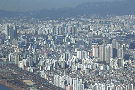 정부가 1주택자 비과세 특례를 확대하기로 하면서 배경에 관심이 쏠린다(매경DB).