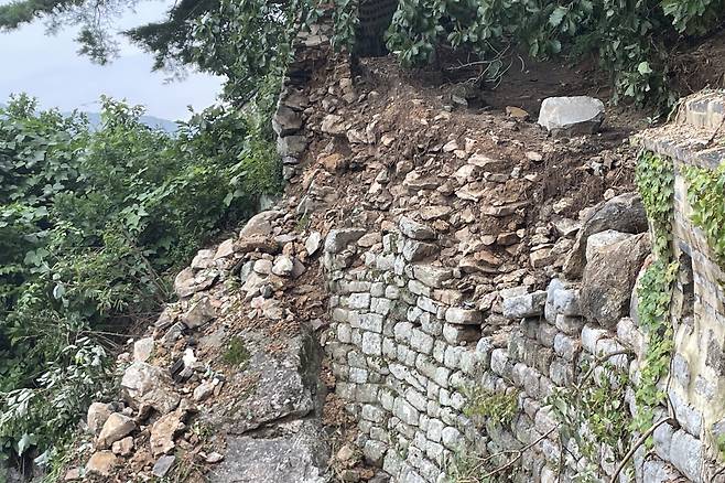 남한산성 성벽 일부가 무너진 모습. 문화재청 제공
