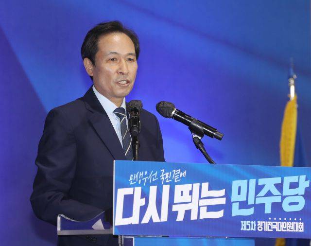 우상호 더불어민주당 비상대책위원장이 13일 울산전시컨벤션센터에서 순회경선에서 인사말을 하고 있다. 연합뉴스