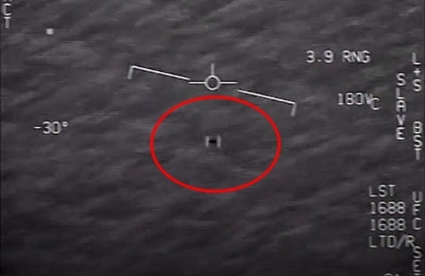 2015년 미국 플로리다주 잭슨빌 해안에서 미국 해군 조종사가 촬영한 미확인비행물체(UFO)의 모습 영상 캡쳐