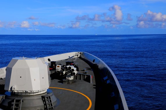 6일 중국군 동부전선사령부 해군함이 대만 섬 주변에서 합동 전투 훈련 및 훈련 중 작전을 수행하고 있다.신화뉴시스
