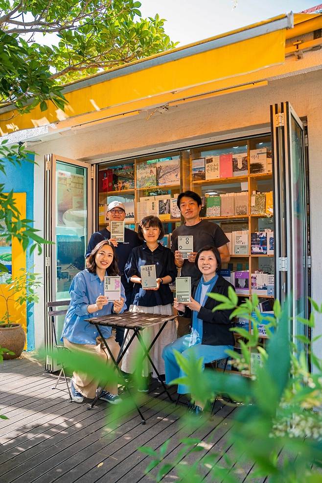 최근 전국의 출판사 5곳(온다프레스·포도밭출판·이유출판·열매하나·남해의봄날)이 ‘어딘가에는 ○가 있다’ 시리즈를 냈다. 남해의봄날 제공