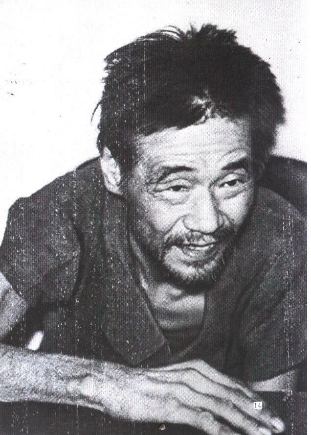 일본의 패전 후에도 27년 동안 괌의 산속에서 생존한 일본 병사 요코이 쇼이치의 발견 당시 사진. 요코이 쇼이치 기념관 공식 웹사이트 캡처