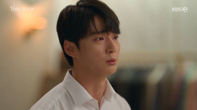 Park Ji-Young suddenly realized the secret of Adoption.In the KBS2 weekend drama Its Beautiful Now, which was broadcast on the afternoon of the 14th, Lee Hyun-Jae (Yoon Shi-yoon) gave up his separation from the current Future (Bae Da-bin).Lee Min-ho (Park Sang-won) said he would give up Family Register for his son Lee Hyun-Jae, who is struggling with forced separation.Lee kyung-cheol (Park In-Hwan) said: How are you happy when youre out?I do not know how I live without you, but Minho said, I think all over my father. I have something to say and I have something to say, and Im angry with myself for thinking about it, Kyung-chul said, expressing his regret to Yoon Jae (Oh Min-seok).Han Kyung-ae (Kim Hye-ok) said, Why do you sacrifice so much? Minho avoided the light iron.I missed Future and was worried now.However, Yoon Jeong-ja (Ban Hyo-jung) met with Kyung-cheol and suggested, Lets do it without Future and the current marriage, and told Future directly, I told you to do it without you and the current marriage.Future, who pretended to be dumb, was alone in the room; Jin Soo-Jeong (Park Ji-Young), who was listening to his daughters cries in front of the door, was also struggling.Minho was upset by the words of Futures house was not marriage.Kyung-chul began to get angry over Min-ho, who was trying to get away from him, and eventually he said, At that time, I had to take care of Jung Eun-i. You are my son.I have never done anything you do, but this is different, Kyung-ae said.Now that he did not show his intention to open the position, he was struggling to swallow the pain alone.I can not see Future saying that I will break up because of me, said Jeong, who is struggling with separation.The sperm tells the story that will continue to be linked to Lee, When I greeted my parents after marriage, I asked how I had such a good daughter and said that I stole it from the sky.I said that you were the perfect daughter.  I did not take you to the police station on purpose.Anyway, they enjoyed the joy of raising you, he said, expressing his doubts about not finding his biological parents.Shim Hae-joon (Shin Dong-mi) comforted Future, who was saddened by the unwanted parting.Future said, I am trying to sort it out.I do not know what to give up, but I give up well. Correction wished her daughter well, but Future tried to endure the parting, saying, I want my mother to be happy, so its a choice. Correction said, I didnt want to hear too much about having a baby.So I went to France where I could deceive my daughter. I was surprised to realize the truth of Adoption by recalling the words of Miyoung (Lee Joo-sil).I did not find my biological parents to make a child away from my parents my daughter.Minho took the current hand struggling with the pain of parting and advised, I have a dad next to you, do what you want.On the other hand, when I visited Future, I was going to endure, but I can not stand it anymore. Lets stay away for a while? He said, Lets live together. 