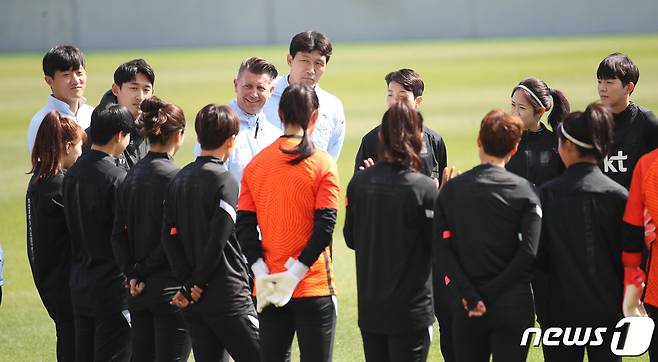콜린 벨 감독이 이끄는 대한민국 여자축구 대표팀. /뉴스1 ⓒ News1 박지혜 기자