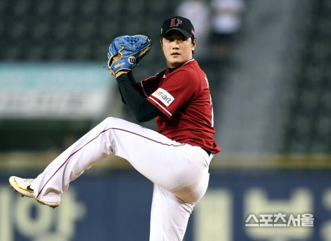 SSG 서진용이 14일 잠실야구장에서 열린 KBO리그 두산과 경기 10회 역투하고 있다. 잠실 | 최승섭기자 thunder@sportsseoul.com