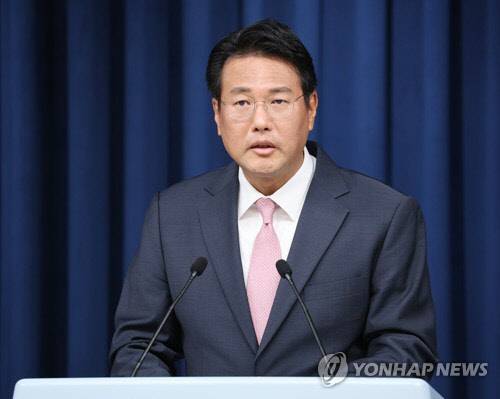 김태효 국가안보실 제1차장이 15일 오후 서울 용산 대통령실 청사에서 윤석열 정부의 대북정책 관련 브리핑을 하고 있다. <연합뉴스>