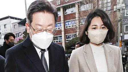 이재명 더불어민주당 의원(왼쪽)과 배우자 김혜경씨. 뉴스1