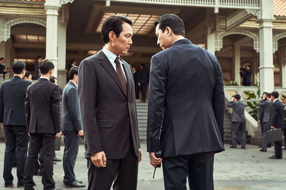 A scene from the espionage film "Hunt" starring actors Lee Jung-jae, left, and Jung Woo-sung. [MEGABOX PLUS M]