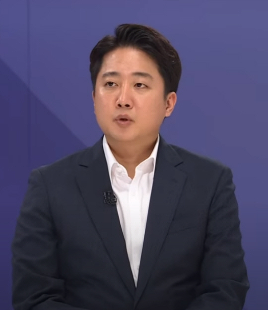15일 JTBC 뉴스룸에 출연해 인터뷰하는 이준석 국민의힘 대표. JTBC 뉴스룸 유튜브 캡처