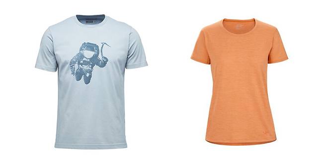 면(왼쪽)과 폴리에스터 소재로 제작된 티셔츠.