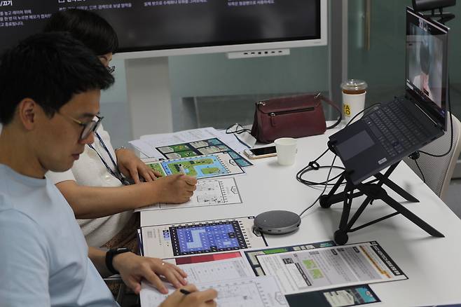 한국에너지공대 교수진들이 온라인 모의면접에서 면접관으로 참여하고 있다. 한국에너지공대 제공