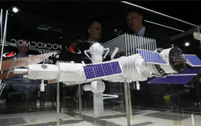 러시아가 구축할 자체 우주정거장 모형이 공개됐다. (사진=EPA)