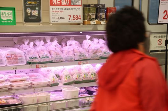 서울 시내 한 대형마트의 닭고기 판매대. [이미지출처=연합뉴스]