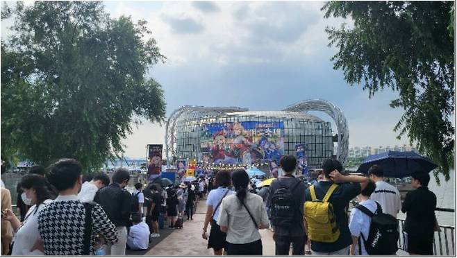 3만명이 넘게 몰린 원신 오프라인 이벤트