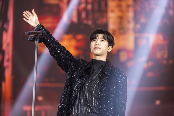 Singer Lim Young-woong topped the list of Mr. Trotpic Weekly Voting Men Singer.On the 16th, Mr. Trotstar Voting Web service, Mr. Trotpick, released the results of Weekly Voting, which ran from 8th to 14th.Voting results showed Lim Young-woong topped the list with 626,660 points in the mens Singer category.TV Chosun Tomorrow Mr.Lim Young-woong, who won the first prize in Trot, was loved by I believe only now, HERO, My love like a starlight and Love always runs away.In May, he released his first full-length album Im Hero (IM HERO) and released his new song Can I Meet Again?Lim Young-woong completed the national tour after a Seoul performance at the Olympics Seoul Olympic Stadium (KSPO DOME) on the 14th.Through this Concert, we met about 170,000 audiences. By the end of this year, we will hold an encore concert at BEXCO, Seoul Goche dome.