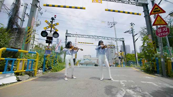 문화체육관광부가 17일 윤석열 대통령 취임 100일을 맞아 용산 시대의 새로운 시작을 알리는 ‘새 시작, 새 울림’ 영상 제작해 공개했다. 사진은 ‘새 시작, 새 울림’ 영상 주요 장면(사진=문체부).