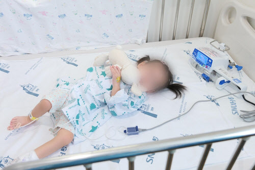 척수성근위축증 유전자 치료제인 ‘졸겐스마’의 첫 투여 환자 어린아이 (사진=연합뉴스)