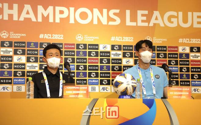 대구FC 최원권 감독, 부주장 오승훈. 사진=대구FC