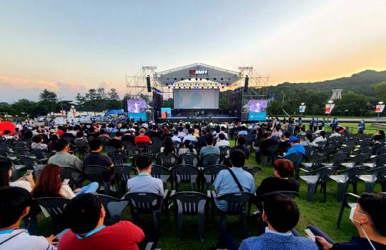 지난 16일 제천 의림지 역사박물관 앞에서 열린 제18회 제천국제음악영화제 폐막식 모습. 사진=제천국제음악영화제 제공.