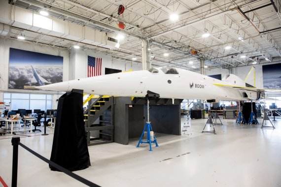 미국 콜라라도주 센테니얼의 붐테크놀러지 연구센터에 지난해 8월 13일(현지시간) 초음속 여객기 '오버쳐' 개발을 위한 시제기 'XB-1'이 거치돼 있다. 미 아메리칸항공(AA)은 16일 2025년 생산 예정인 오버쳐 20대를 주문했다. 로이터뉴스1