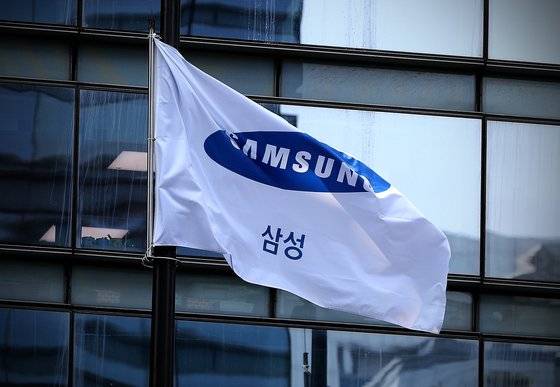 올 상반기 매출과 영업이익이 가장 많이 증가한 기업은 삼성전자였다. 사진은 서울 삼성전자 서초사옥 모습. 뉴스1