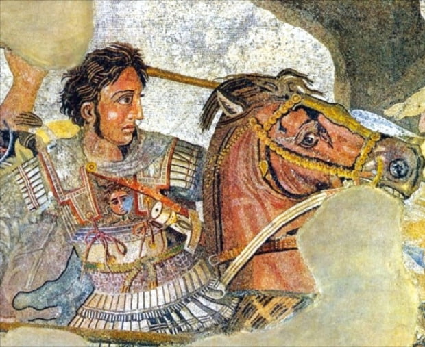 페르시아 정복 전쟁 중 적진의 중앙으로 치고 들어가는 알렉산더와 그의 애마 부케팔로스.
