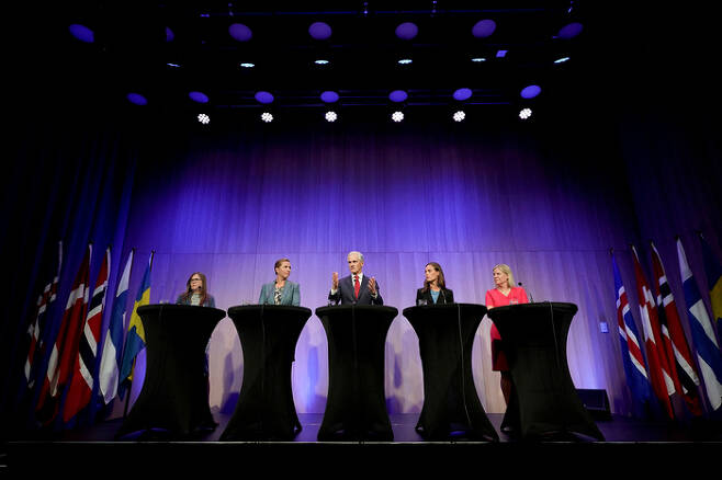 지난 5일(현지시간) 노르웨이 오슬로에서 열린 북유럽 정상회의에 참석한 각국 정상들이 기자회견을 진행하고 있다. | 로이터연합뉴스