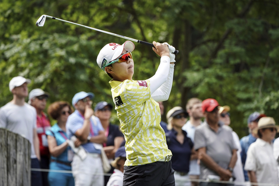 Kim Hyo-joo follows her ball after playing on the 2nd hole during the Evian Championship women's golf tournament in Evian, eastern France on July 23. [AP/YONHAP]