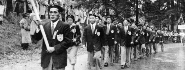 1948년 런던올림픽 당시 한국선수단의 입장 모습. 손기정 선생이 기수로 나섰다.