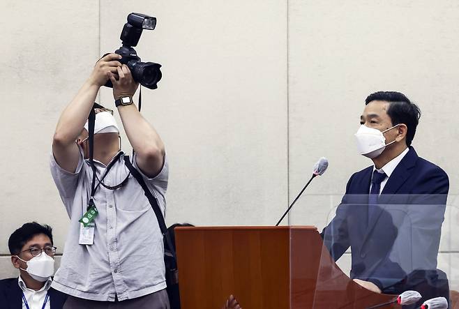 김순호 행안부 경찰국장이 의원의 질의에 답변하고 있다. 김성룡 기자
