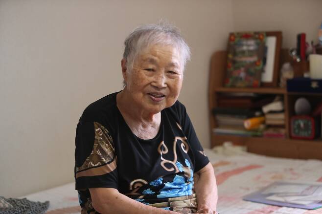 소외 청소년 위한 장학금 기부하는 94세 김경숙 할머니 [촬영 이주형 기자]