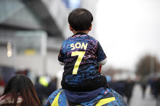 A young fan wears a shirt with the name and number of Tottenham Hotspur's Son Heung-min outside the stadium before a match between Tottenham Hotspur and Norwich City at Tottenham Hotspur Stadium in London on Dec. 5, 2021. [REUTERS/YONHAP]