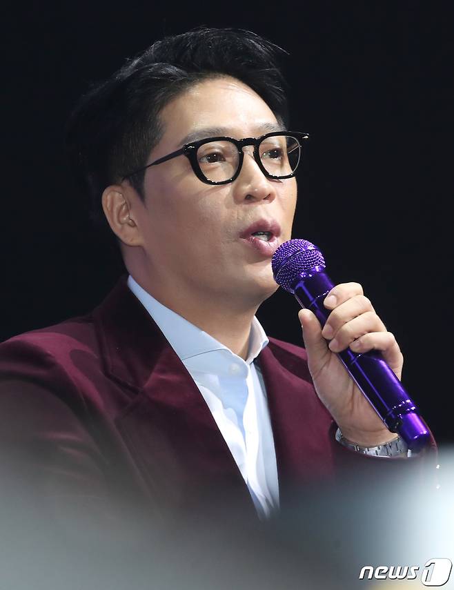Seoul) = Singer MC Mong has donated 100 million won for Su Jae-min.As a result of the 22nd coverage, MC Mong donated 100 million won to the Hope Bridge National Disaster Relief Association this morning.According to the official, MC Mong was named to the high-end Donator Club by donating 100 million won on the day.MC Mong Donated 100 million won and said, I hope it will be used meaningfully for the flood victims who have been affected by heavy rain.Previously, MC Mong recently announced his intention to Donation through his instagram.I have to live better when I see my old parents, but I am a mother who comes to clean my son who is not good at the 5,000 won One Piece every day, he said. I do 100 million with Mother, I want to live without regret.In August 2020, MC Mong also donated KRW 220,000 for flood victims. In addition, in order to overcome and prevent the damage of Corona 19, the Milal Welfare Foundation and the Hope Treaty Stone, each KRW 15 million, totaled KRW 30 million.In addition, the Spring-like She is cold singer has also been on the Donation of the Purme Foundation Smart Farm to support the developmental disability youth, and has been steadily supporting the Purme Foundation rehabilitation treatment fee every month.