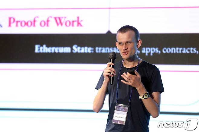 비탈릭 부테린 이더리움 공동 설립자가 4일 오전 서울 송파구 소피텔 엠배서더 서울에서 열린 '비들 아시아 2022 컨퍼런스'에서 기조발언을 하고 있다. 2022.8.4/뉴스1 ⓒ News1 황기선 기자