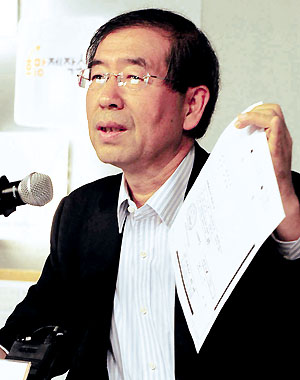 ⓒ뉴시스 2009년 9월17일 박원순 당시 희망제작소 상임이사가 소송에 대한 견해를 밝히고 있다.