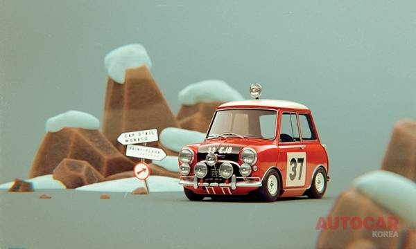 미니는 오랫동안 열정을 품어왔다-1964년 몬테카를로 랠리에서 우승한 패디 홉커크의 미니 쿠퍼 S가 휴식을 취하고 있다