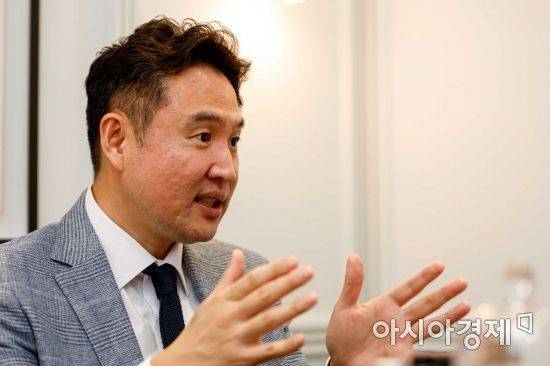 김한뫼 엠오아이워치 대표가 25일 서울 강남구 BGZT 컬렉션에서 인터뷰 하고 있다./강진형 기자aymsdream@