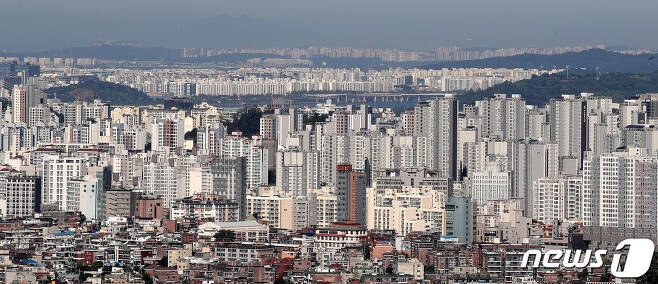 사진은 2일 서울 남산에서 바라본 서울 시내 아파트와 주택가 모습. 2022.9.2/뉴스1 ⓒ News1 박지혜 기자