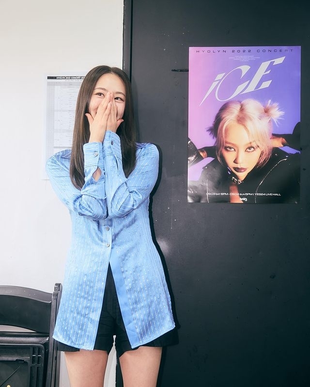 Sistar showed off his still friendship.Dasom posted a photo on his social network service (SNS) on the 6th with an article titled, Youre the Best . .In the photo released, Dasom visited the scene of a solo concert by Sistar member Hyolyn, who showed off her friendship by posing in front of a concert poster by Hyolyn.At the concert, Dasom asked Hyolyn to sing, and Hyolyn sang the rainy season without any accompaniment.Sistar is still showing off his good relationship, referring to each other while working in their respective fields after the end of their activities.Hyolyn, who appeared on a radio program, showed off his friendship, saying, I did not get particularly upset because I often meet, I often meet even if it is not work.