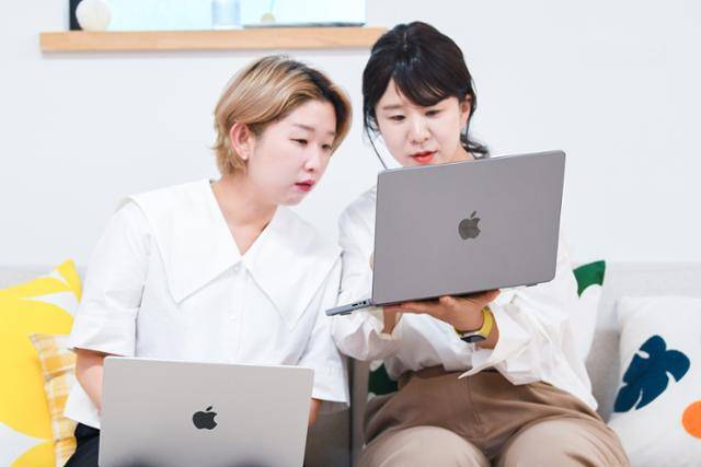 에디터 M 이혜민씨와 에디터 H 하경화씨. 김하겸 인턴기자