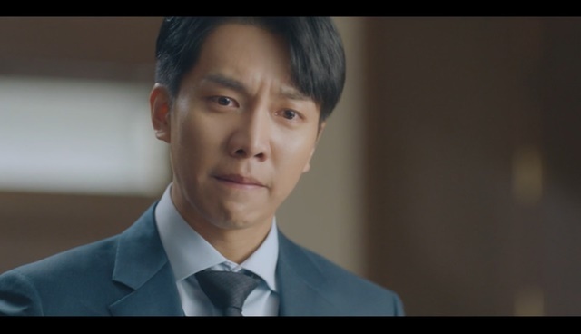 Lee Seung-gi, a former prosecutor-turned-builder, was revealed to be Chaebols grandchild and The Whistleblower.In the second episode of KBS 2TVs monthly drama Love Love According to the Lawplayplayed by Jarbitrary Jeong/directed by Lee Eun-jin), which aired on September 6, it was mentioned that Kim Jung-Ho (Lee Seung-gi) was the grandchild of the Dohan group who created the unfair death of Kim Yuri (Lee Se-young)s father.Kim Jung-Ho said he had been in love with Kim Yuri for 17 years, but when Kim Yuri tried to put down a cafe on the first floor of my building, he showed a double side against the association.Kim Jung-Ho also hinted that he had deliberately avoided Kim Yuri, saying, You just do not meet as a secret to 17 years of unrequited love.But Kim Yuri started a cafe and eventually opened a cafe on the first floor of Kim Jung-Hos building.Kim Kwon Yuri hired Bae Jun (Kim Do-hoon), a student who took a law school leave, and Seo Eun-gang (Andong-gu), who earned a barista certificate at the prison, as employees.The first guest to visit Kim Yuris cafe was a man who came to the mental health department of Woojin (Kim Nam-hee) on the second floor due to the Interlayer noise problem.Kim Jung-Ho, who misunderstood him as a monster, showed his feelings by blowing himself up for Kim Yuri.Kim Kwon Yuri found out that the building itself was wrong while looking for an Interlayer noise problem for a man and decided to proceed with a lawsuit against Construction.The Constructor was a Construction that caused Kim Yuris father to die unfairly in the past.Kim Jung-Ho told Kim Yuri, Dont let your personal feelings get involved. Your fathers case was the end of the day.Why cant you take a step away from the past?But Kim Jung-Ho, who has not escaped from the past.Kim Jung-Ho believed that the prosecutor who had previously taken charge of the Kim Yuri case and his father Kim Seung-woon (played by Jeon No-min) had handled the work according to their beliefs.But knowing that it was not, Kim Jung-Ho quit the test.Kim Jung-Ho told his father Kim Seung-woon, It was my father who ordered me to fold the Construct Susa in 2006 when I made a mess of the Dohan warehouse fire.Kim Seung-woon said, Your mother married me and broke up with Dohan, and we had nothing to do with the family. Kim Jung-Ho did not believe and threw off his prosecutors certificate.Kim Jung-Ho, who has stopped the test, is writing a web novel while living like a white man with two landlords.Lee Pyo-woong (Jo Han-chul), CEO of Donstruction, tried to trace a web novel by saying, It is clear that whistle blower, a pseudonym who knows the background of the long Scar on the face of his father, the chairman of the Dohan Group, is an internal accuser.Kim Jung-Ho, who wrote the web novel, was interested in Kim Jung-Hos own revenge drama.
