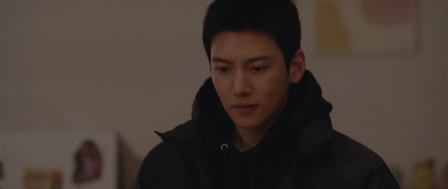 The deep connection between Ji Chang-wook and Sung Dong-ils past and present has been revealed.In the 10th KBS 2TV drama If You Wish Upon Me (hereinafter referred to as Dang Somal) broadcast on the 8th, the fateful relationship between Ji Chang-wook and Kang Tae-sik (Sung Dong-il) revealed the identity of the patient (Nam Kyung-ju) who was hidden in the veil.On the day of the broadcast, Yoon Kye-ree, who left Ha Jun-kyung (Won Ji-an) and returned to the hospice hospital, thanked Seo Yeon-joo (Choi Soo Young), who came to rescue him, saying, It is the first nurse who came to rescue me.In addition, the past relationship between Yoon Kye-re and Kang Tae-sik was revealed.In the past, Yoon-kyoreh was assaulted by his father and ran barefoot and handed his shoes to Kang Tae-sik, who was sitting down.Kang Tae-sik advised Yoon-kee, who worries about himself even though he did not heal his wounds, to get away from his evil father if he is too sick and scared, and run away.Yoon Kye-ree, who said he had entered the nursery to escape his fathers assault, said he was afraid that he would end up like his father.Kang Tae-sik gave a heavy impression to Yun-keul, who can not remember himself, saying, The son of the most evil and demonic human being I have ever met was a very warm and good child.An interesting development was unfolded as the story of a middle-aged man and Kang Tae-sik, who were hiding in the 403th room and were not in the hospital.He is a legendary fraudster who aimed at Kang Tae-siks property as a person who has done all kinds of harm to society in 13 criminal cases.In the past, he aimed at Kang Tae-siks property and he fell into the world after falling down with his head in a struggle with Kang Tae-sik, who reported himself to the police.Hospice hospital patient Yoon and Team Ginny who found him hid the fraudster in 403 to avoid making Kang Tae-sik Murderer.I was taking care of The Convict with the intention of keeping Yoons last Hope, which asked me not to make Kang Tae-sik a Murderer.When Yang Chi-hoon (Shin Joo-hwan) became angry, Seo Yeon-ju said, Sometimes, a good person like Kang became The Convict and the Convict who committed all kinds of crimes became a victim.I did the best Choices. I want to save Aldan and watch it. He said he did not want to make Kang Tae-sik Murderer.When Yun-kyoreh left his side, Ha Jun-kyung, who jumped off the rooftop in despair, saved his life with good luck.Jang Seok-joon (Nam Tae-hoon) told Ha Jun-kyung, who lost consciousness, Why are you dying next to Yun-kyoreh who does not even look pretty?Look at why you made you a Choices. But kept her alone.Team Ginny has started full-scale project of Song-in with Yoon-kee who came back.They headed to Mokpo, where the person who had to meet before the death of Song, was in shock, and Kang Tae-sik fell down at the rest area.