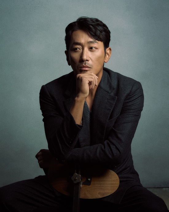 (Following [Ex Interview2] Actor Ha Jung-woo is seriously considering his brother Cha Hyeon-woo (real name Kim Young-hoon)s marriage Gift.Ha Jung-woo mentioned the marriage of his brother Cha Hyeon-woo at the Narco-Saints interview held at a cafe in Samcheong-dong, Jongno-gu, Seoul on the afternoon of the 13th.Cha Hyeon-woo, brother of Actor Hwang Bo Ra and Ha Jung-woo and representative of Workhouse Companys agency, will raise a marriage ceremony on November 6th at Seoul Motivation.The pair first met in church in 2012 and have since grown up in love, officially acknowledging their devotion in 2014.The public celebrations have been poured on the two people who announced the marriage in the first 10 years of their public devotion, and interest has also been paid to their brother Ha Jung-woo and father Kim Yong-gun.Ha Jung-woo, who had a serious story about a series of events and Narco-Saints at Interview on the day, smiled pleasantly at his brothers story.Ha Jung-woo, who is worried about his brothers marriage Gift, said, I once brought it back to my brother as a gift.Kim Yong-gun also told Ha Jung-woo, What will you do to your brother during this Chuseok?Ha Jung-woo said: What should I do...I dont know what will happen because I havent done (marriage).I will talk to the people around me and try to get Gift within the scope of what my brother wants. Meanwhile, Ha Jung-woo showed a new work in about two years with Narco-Saints after being fined for propofol medication last year.Narco-Saints, a return to Ha Jung-woo and a collection of topics in the lineup of Hwang Jung-min, Park Hae-soo, Cho Woo-jin and Hyun-suk, is a Netflix series about a civilian who wrote An Innocent Man accepting the secret mission of the NIS due to the incompetent Drug Godfather who took control of the Nationality Narco-Saints in South America Here.The full six episodes were released on the 9th.Ha Jung-woo played a leading role in the gangin-gu role, a figure who joins the NIS secret operation after being unfairly imprisoned and wearing a drug killer An Innocent Man due to the former Yo-hwan (Hwang Jung-min) at Narco-Saints who came to make a lot of money.Photo: Netflix