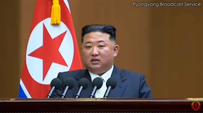 최고인민회의 제14기 제7차회의에서 연설하는 김정은, 지난 8일. 북한은 이 연설을 유튜브에 공개했다.