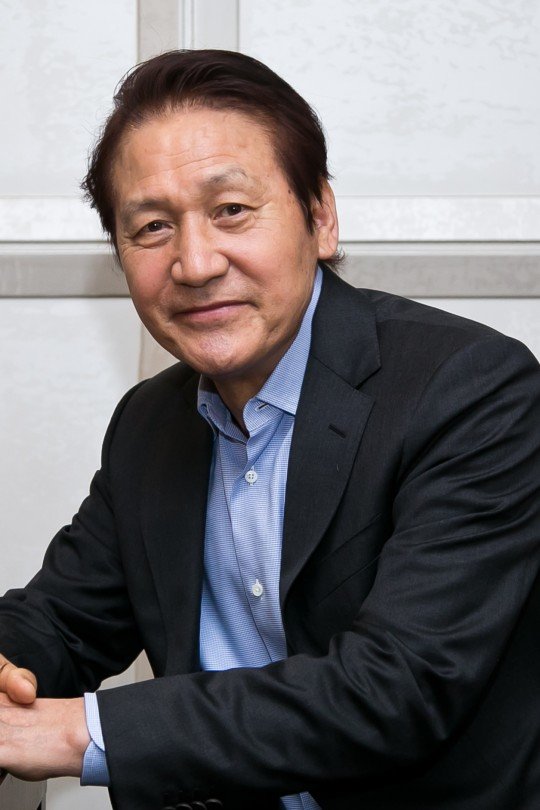 Actor Ahn Sung-ki has been found to be battling a blood cancer.Ahn Sung-ki Actor is currently in the process of treating blood cancer, said the agency artist company on July 17. We are improving as much as we usually manage it.We will focus on recovery and treatment so that Ahn Sung-ki Actor can say hello in a healthy way, and our agency will also do its best to restore health, the agency said.Ahn Sung-ki was concerned with his appearance as he wore Wig, attended the opening ceremony of the 40th anniversary special exhibition of Bae Chang-hos director debut at the Seoul CGV Apgujeong on the 15th, and his face was swollen and powerless.He was not able to speak in his voice, and he was supported by Actor Kim Bo-yeon.Ahn Sung-ki admitted to the media on the 17th that blood cancer has occurred and has been battling for more than a year.Im getting chemotherapy, so if I take off Wig, Im a bit heady, he said. I went late (to get chemotherapy) at the funeral of Actor Kang Soo-yeon in May.I cant work with this head, and Ill be back in a more healthy shape, he said.